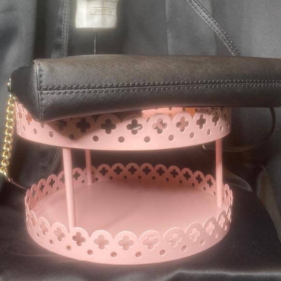 Kate Spade New York Clutch Crossbody! Measurements are in photos🥰 - Picture 5 of 12